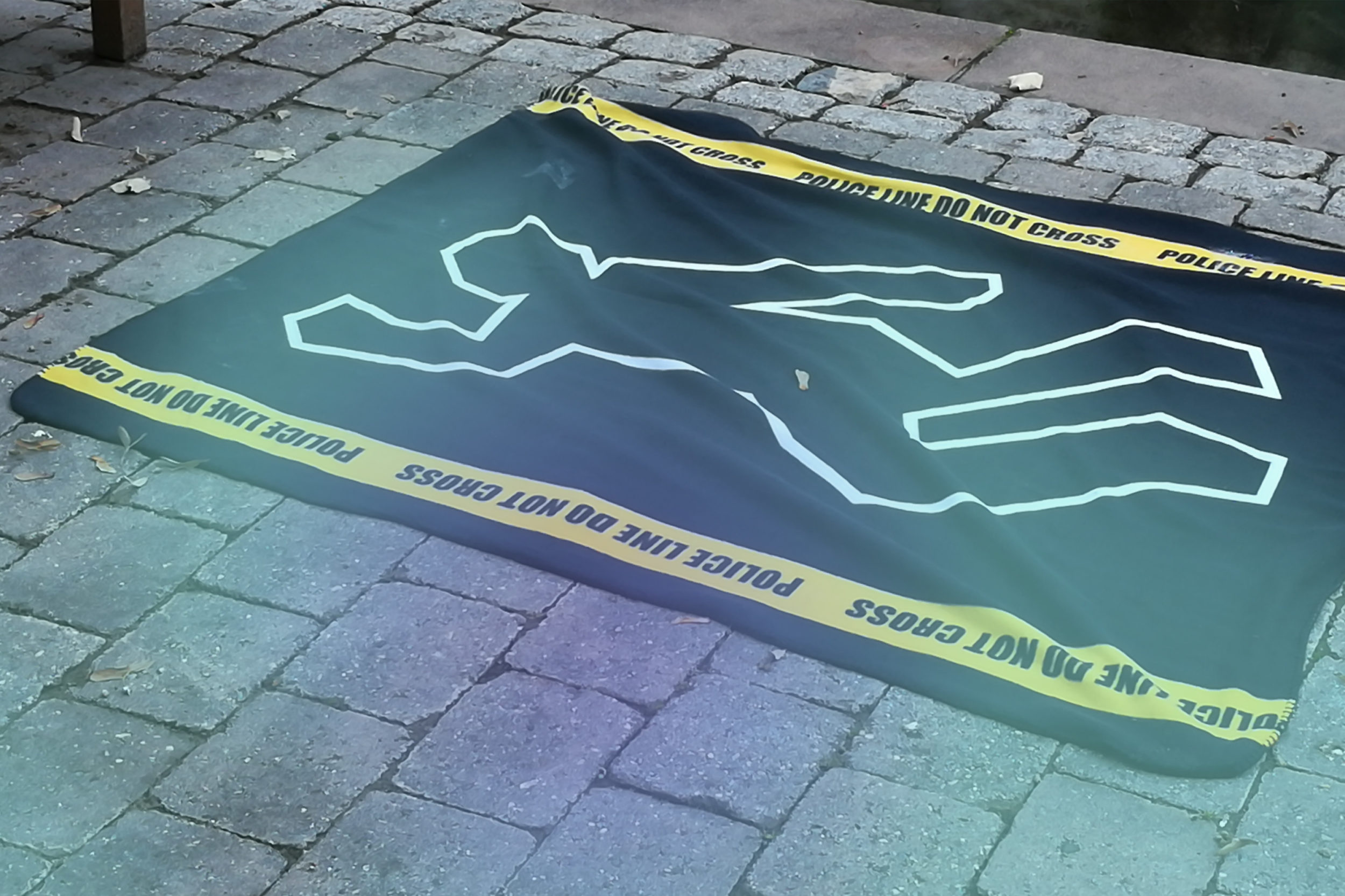 Infocient Teamevent Krimiführung Bild einer Kreidesilhouette am Boden