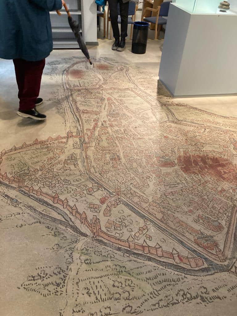 Boden mit altem Stadtplan im Museum SchPIRA
